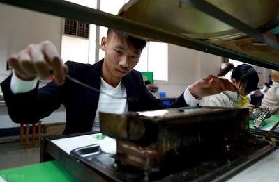 勞務(wù)派遣亂象侵襲校園 職校中介聯(lián)合操縱學(xué)生工，用工市場(chǎng)信任危機(jī)加劇